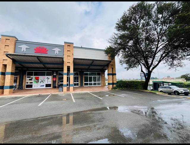 300M² RETAIL TO LET IN FOURWAYS